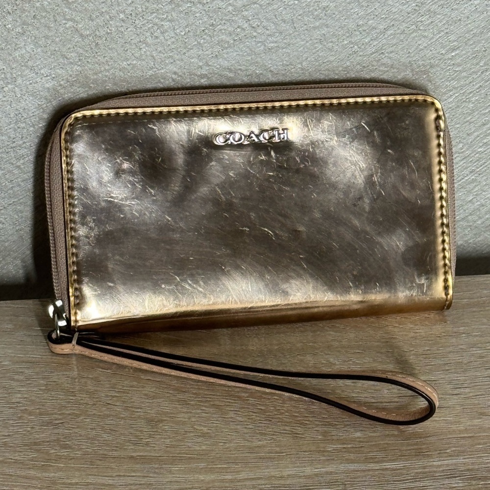 Coach Women Gold Metalic Leather Wristlet Wallet Card Bill Holder Round Zip